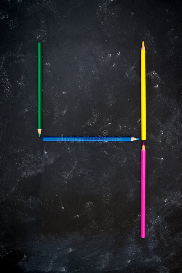 Cliques coloridos no quadro escolar fazendo o alfabeto numérico 4 imagens de stock Cliques coloridos no quadro escolar fazendo o alfabeto numérico 4 imagens de stock