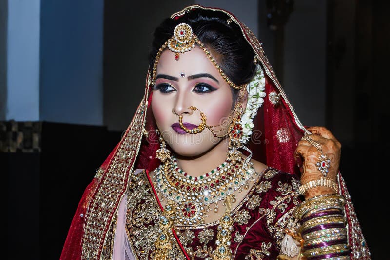 Close up portrait of indian hindu girl at traditional violet saree posed at  street Stock Photo - Alamy