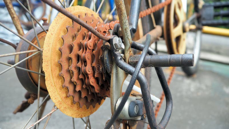 Rusty cassette cheap bike