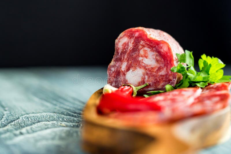Download Close-up Da Salsicha Fumado E Dos Vegetais Foto de Stock - Imagem de gourmet, gastronomy: 107528526