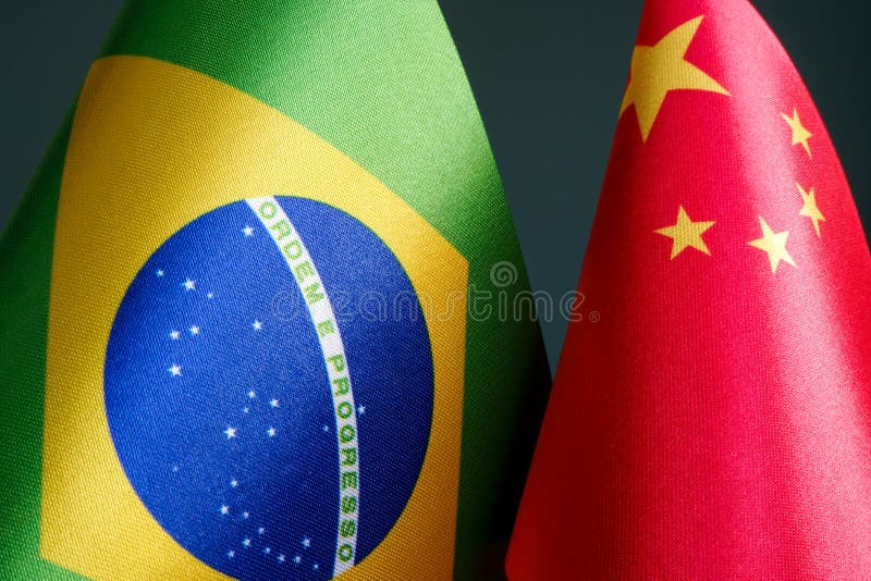 Closeup Das Bandeiras Do Brasil E Da China. Foto de Stock Imagem de
