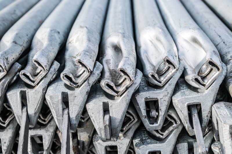 Close up de aço dos polos do andaime - industr da construção civil fotos de stock royalty free
