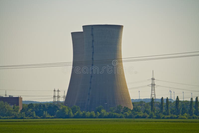 Close-up do central nuclear em desuso Grafenrheinfeld em Baviera, Alemanha fotografia de stock Close-up do central nuclear em desuso Grafenrheinfeld em Baviera, Alemanha fotografia de stock