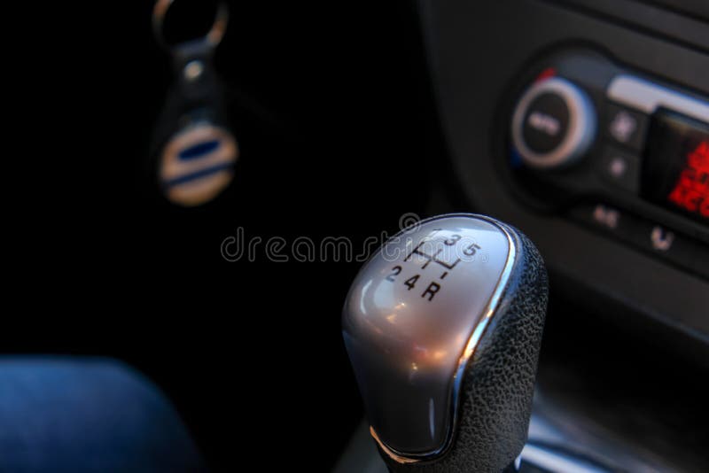 Close up do deslocador manual da engrenagem na transmissão manual imagens de stock Close up do deslocador manual da engrenagem na transmissão manual imagens de stock