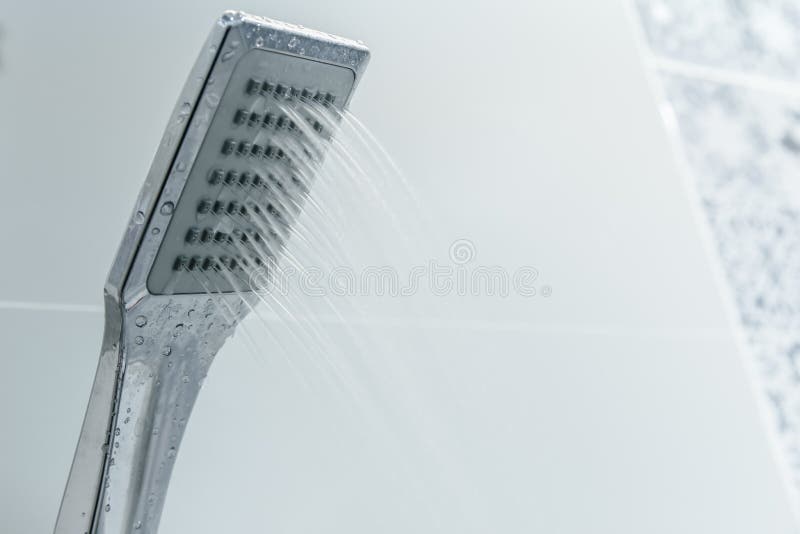 Close up do problema da pressão de maré baixa na cabeça de chuveiro imagens de stock royalty free Close up do problema da pressão de maré baixa na cabeça de chuveiro imagens de stock royalty free