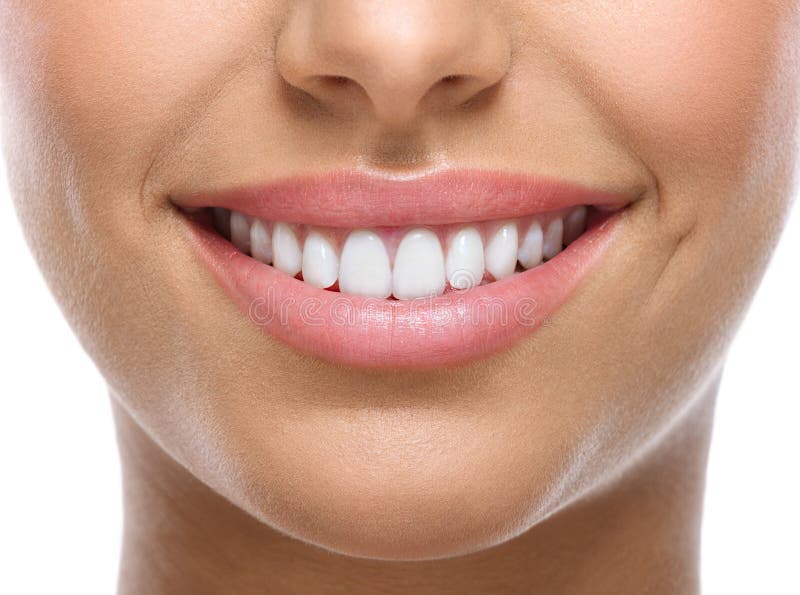 Close up do sorriso com dentes brancos