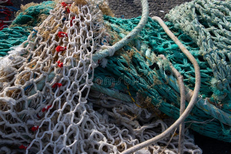 https://thumbs.dreamstime.com/b/close-up-empty-colorful-fishing-nets-295321980.jpg