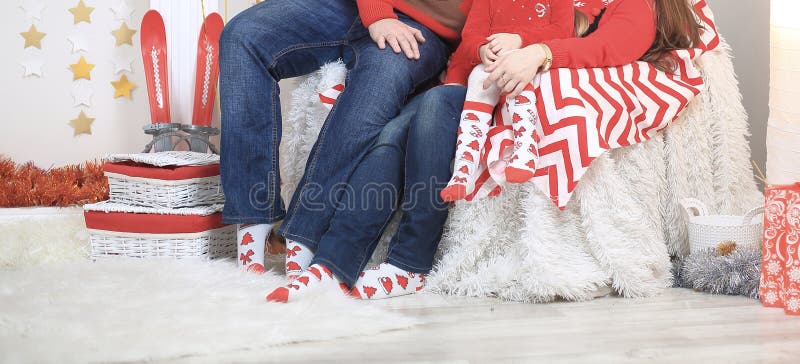 Close up.a friendly family sitting on the couch on Christmas eve royalty free stock photography Close up.a friendly family sitting on the couch on Christmas eve royalty free stock photography