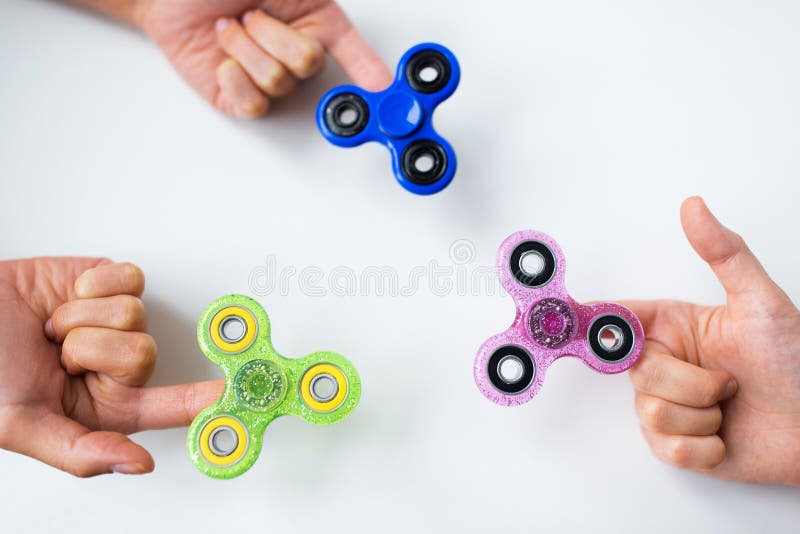 R close. Playing with Fingertip Toys. Picture Spinner for Kids.