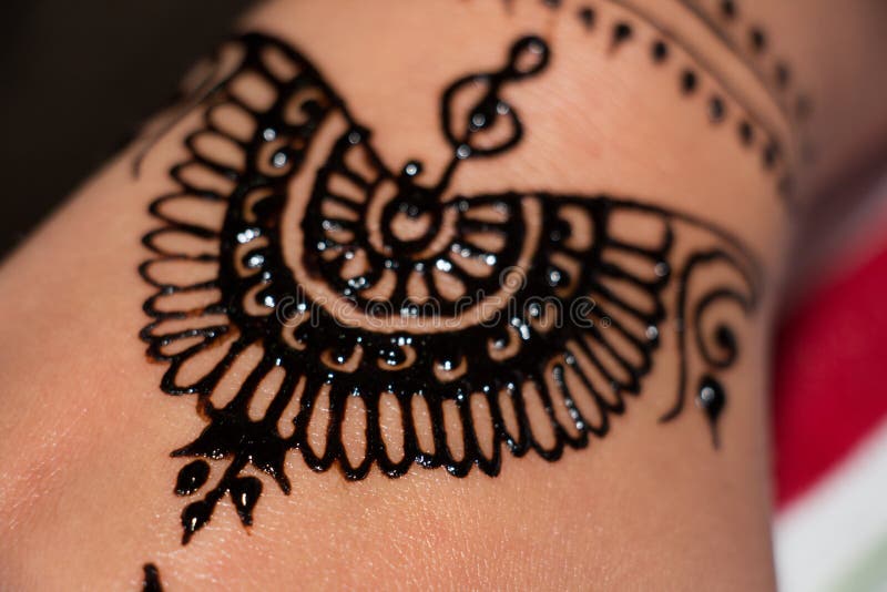 Premium Photo  Henna tattoo on woman hands artist drawing arabic mehndi