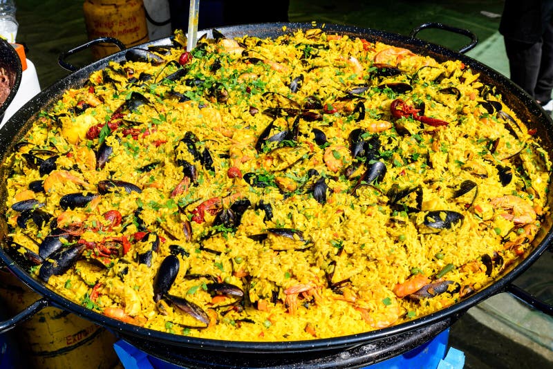 Close up of large portion of traditional Spanish paella dish freshly being cooked with seafood and rice in a frying pan at a stree royalty free stock images Close up of large portion of traditional Spanish paella dish freshly being cooked with seafood and rice in a frying pan at a stree royalty free stock images