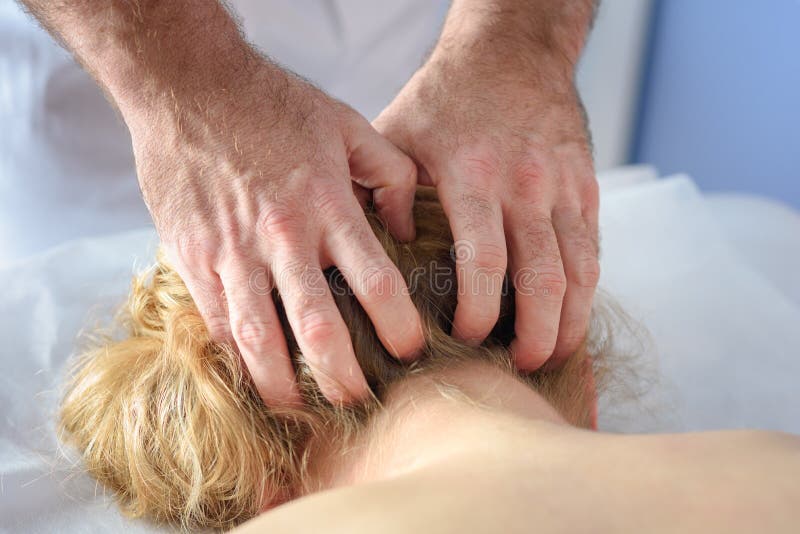 Close-up on the man doctor hands. Caucasian Woman Receiving Therapeutic Head Massage in medical office. stock images Close-up on the man doctor hands. Caucasian Woman Receiving Therapeutic Head Massage in medical office. stock images