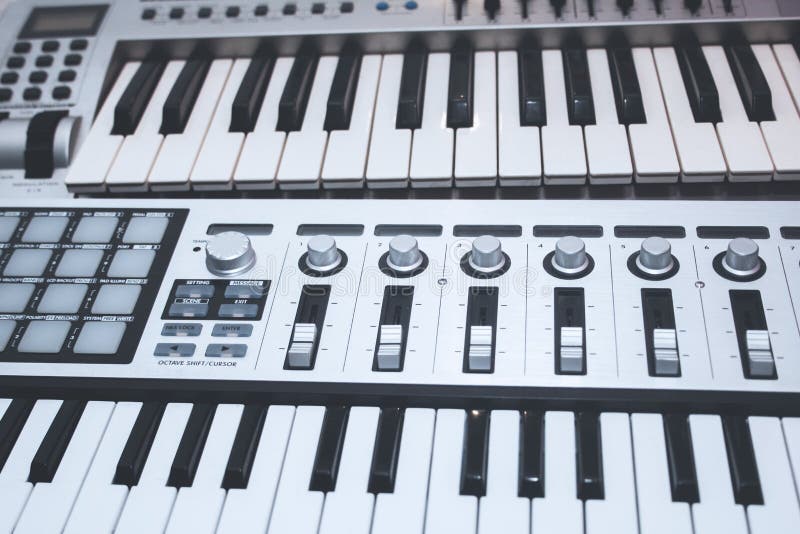 numark industries alesis q49 midi keyboard numark industries alesis q49 midi keyboard