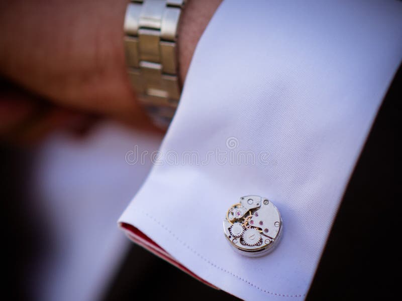 Close-up mężczyzna w tux target417_1_ jego cufflink fornala łęku krawata cufflinks obrazy royalty free Close-up mężczyzna w tux target417_1_ jego cufflink fornala łęku krawata cufflinks obrazy royalty free