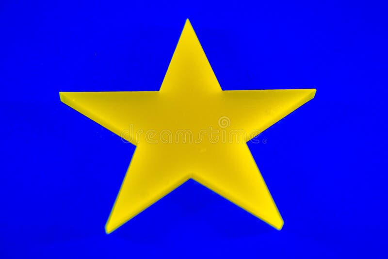 Với tám ngôi sao đầy tượng trưng, lá cờ Liên minh Châu Âu mang lại sự hi vọng và niềm tin cho tương lai đầy tiềm năng. Cùng khởi đầu một chuyến hành trình đầy năng lượng trên đường tới sự cộng tác và hợp nhất châu Âu, bằng cách khám phá hình ảnh liên quan đến tám ngôi sao thần thoại này.