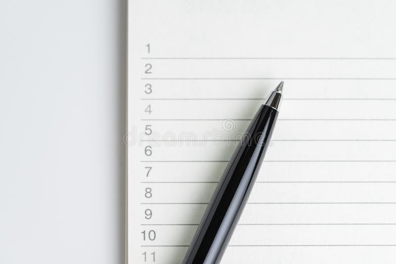 Close-up of pen on empty note paper sheet, white note pad with n royalty free stock images Close-up of pen on empty note paper sheet, white note pad with n royalty free stock images