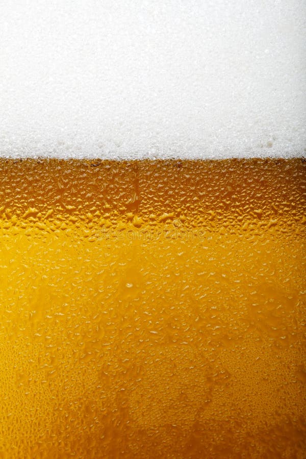 Close-up picture of a beer with foam and bubbles