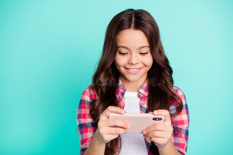 Close-up portrait of her she nice attractive charming cute cheerful cheery wavy-haired girl in checked shirt chatting 5g stock photography Close-up portrait of her she nice attractive charming cute cheerful cheery wavy-haired girl in checked shirt chatting 5g stock photography
