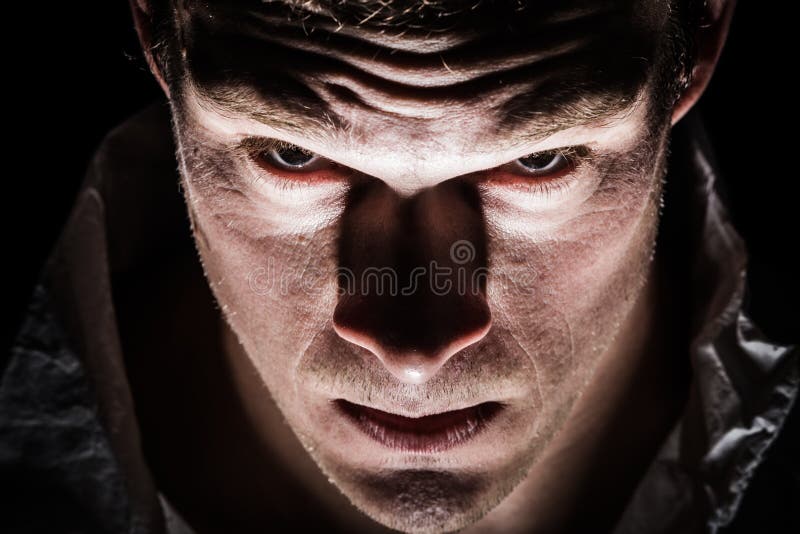 Close Up Na Cara Do Homem Assustador Assustador Assustador Com Lookin Dos  Olhos Maus Foto de Stock - Imagem de entalhe, sépia: 80052684