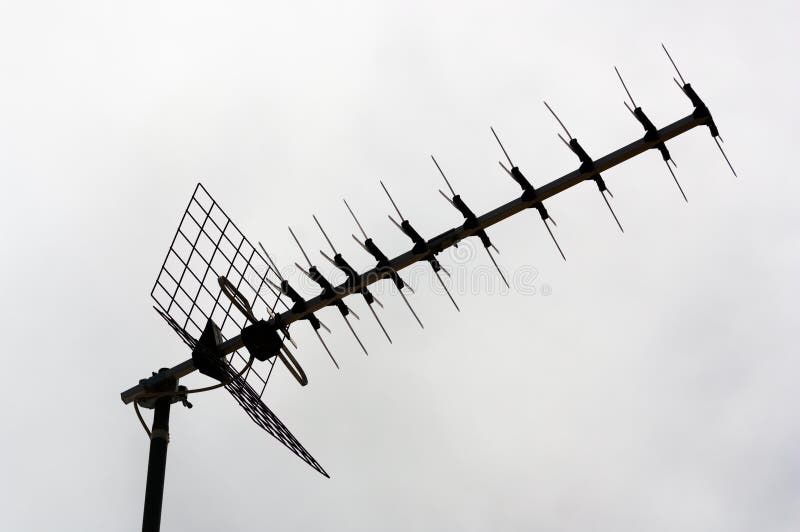 Digital Terrestrial Television Reception Antenna of a Conventional