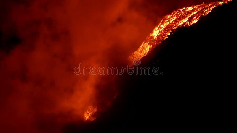 Close-up van een lavastroom in het overzees op Hawaï