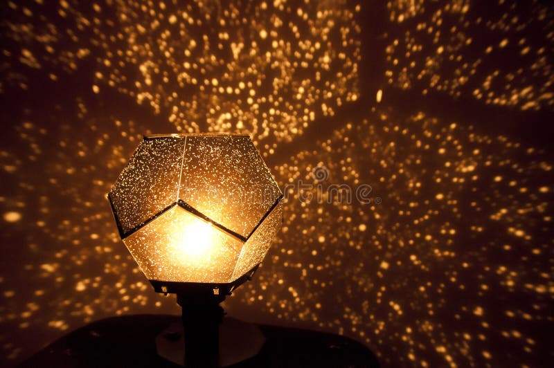 Close-up van een mooie gouden lamp stock foto