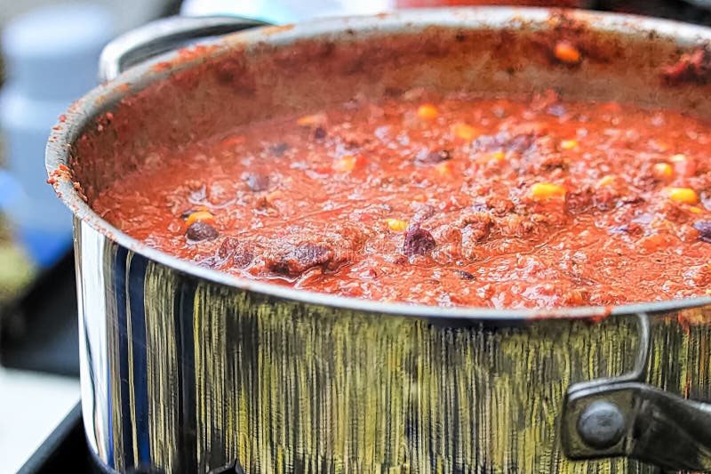 Close-up van een pot van Spaanse peper het koken