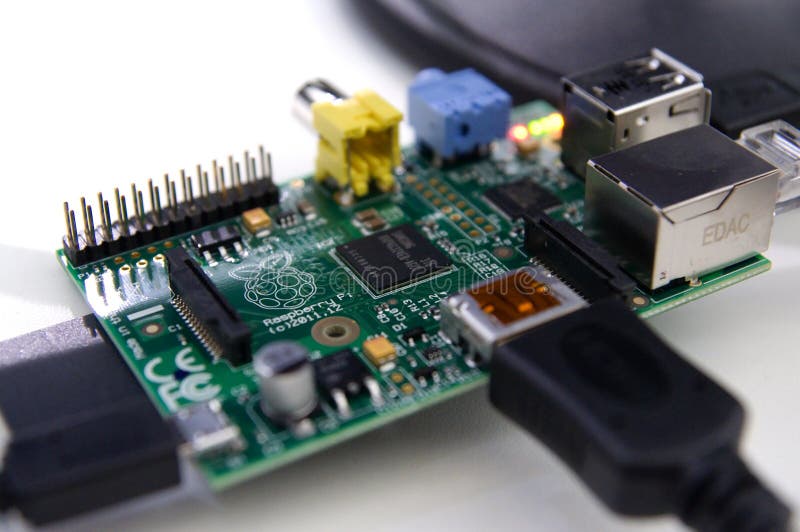 Close-up van een verbonden Frambozenpi elektronische raad stock afbeeldingen Close-up van een verbonden Frambozenpi elektronische raad stock afbeeldingen