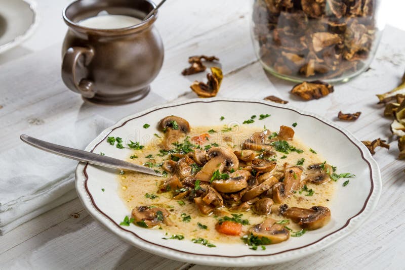 Close-up van hete paddenstoelensoep royalty-vrije stock foto