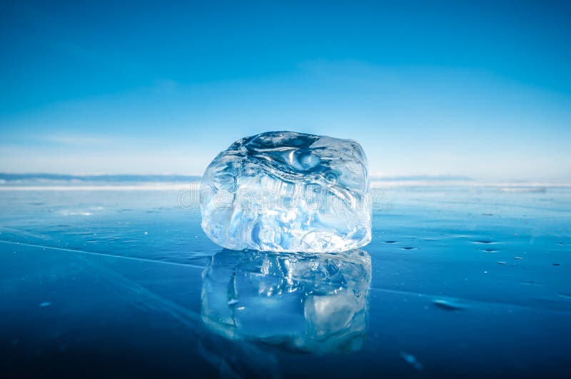 Close-up van natuurlijk brekend ijs in bevroren water op Meer Baikal, Siberië, Rusland stock afbeeldingen Close-up van natuurlijk brekend ijs in bevroren water op Meer Baikal, Siberië, Rusland stock afbeeldingen