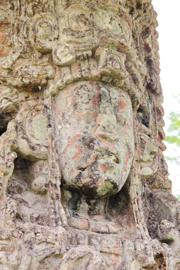 Close-up van Stela H, dat prachtig in 730 AC wordt gesneden, bij de indrukwekkende Mayan archeologische plaats van Copan, Hondura royalty-vrije stock fotografie Close-up van Stela H, dat prachtig in 730 AC wordt gesneden, bij de indrukwekkende Mayan archeologische plaats van Copan, Hondura royalty-vrije stock fotografie