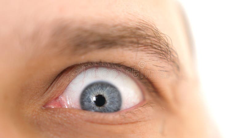 Close-upgezicht van een jonge emotionele geschokte mens met blauw oog stock foto Close-upgezicht van een jonge emotionele geschokte mens met blauw oog stock foto