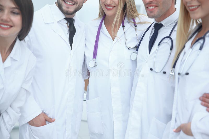 close upp Medicinsk personal av kliniken med en grupp av doktorer och assistenter arkivfoto close upp Medicinsk personal av kliniken med en grupp av doktorer och assistenter arkivfoto