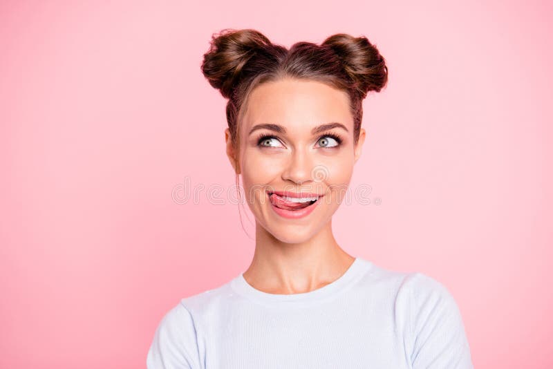 Close-upportret van haar zij aardig leuk mooi aantrekkelijk vrolijk vrolijk grappig over geïsoleerd meisje die met broodjes lippe stock foto's Close-upportret van haar zij aardig leuk mooi aantrekkelijk vrolijk vrolijk grappig over geïsoleerd meisje die met broodjes lippe stock foto's