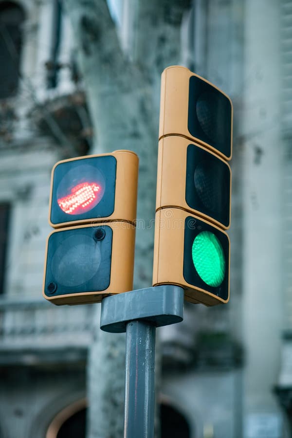 Broken traffic light stock photo. Image of sign, pedestrian 6777992