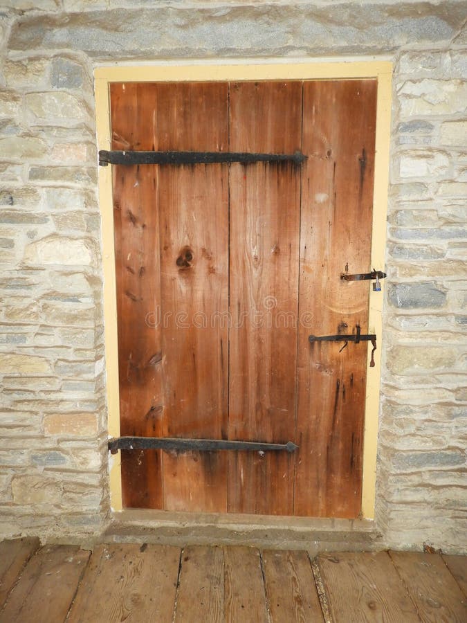 Shaker Round Stone Barn Closed Barn Door with Lintel Stock Image