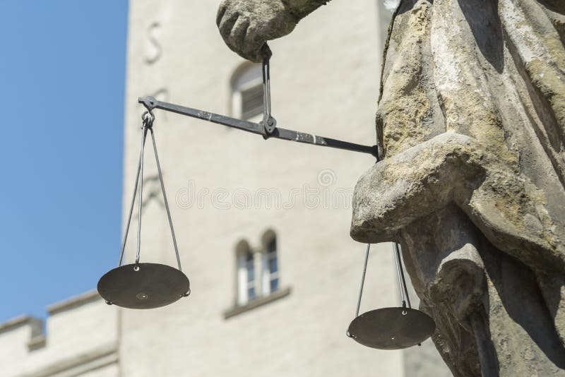Closeup av Justitiaen med våg i hennes händer royaltyfri foto Closeup av Justitiaen med våg i hennes händer royaltyfri foto