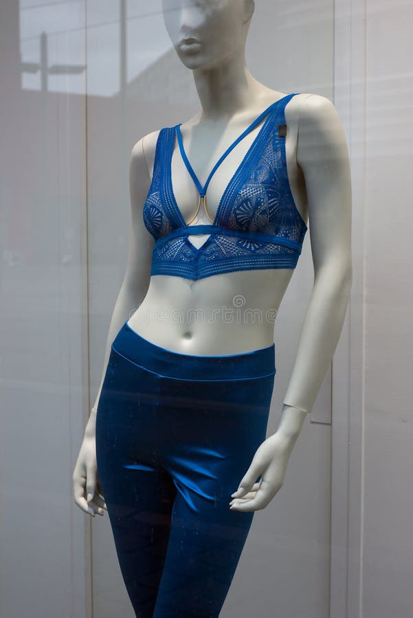 262 Black Bra White Mannequin Stock Photos - Free & Royalty-Free Stock  Photos from Dreamstime