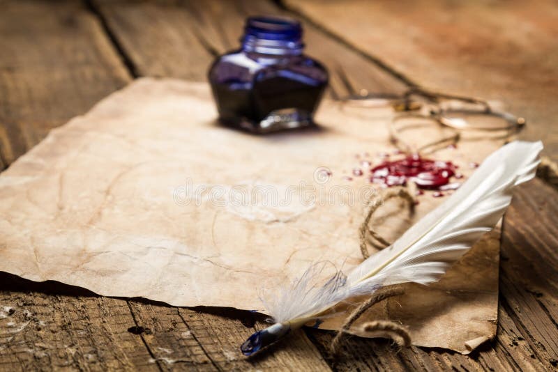 Closeup of a feather lying on vintage letter royalty free stock photos Closeup of a feather lying on vintage letter royalty free stock photos