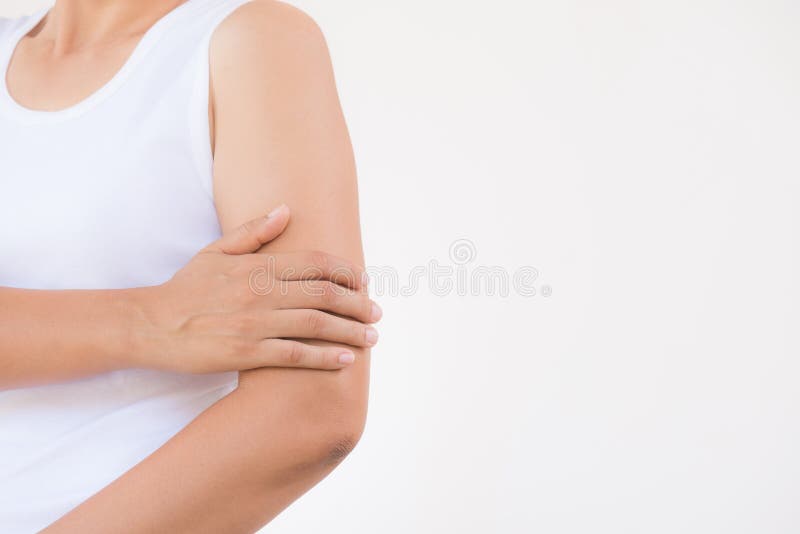 Braț femele apropiate. durere abdominală. stock image