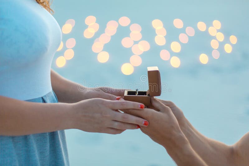 https://thumbs.dreamstime.com/b/closeup-hands-guy-makes-girl-marriage-proposal-evening-sand-desert-closeup-hands-guy-makes-girl-marriage-157131960.jpg