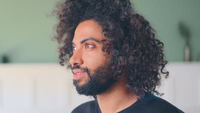 Cheveux afro serre tête homme Banque de photographies et d'images