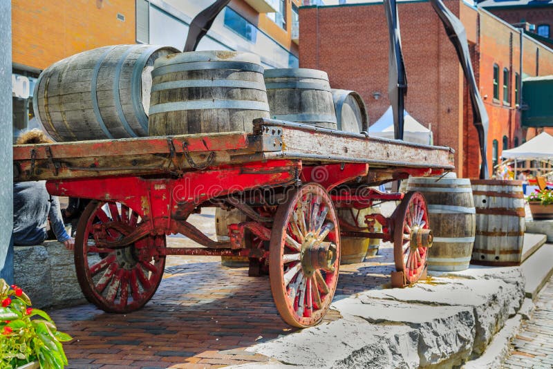 Closeup rear view of vintage classic horse drawn carriage loaded with wooden barrels stock photography Closeup rear view of vintage classic horse drawn carriage loaded with wooden barrels stock photography