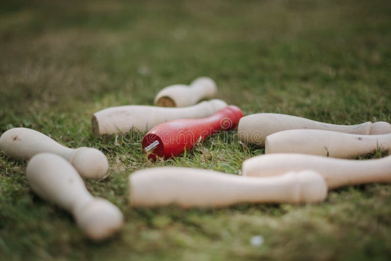 Closeup shot of bowling pins laying on a grass field royalty free stock images Closeup shot of bowling pins laying on a grass field royalty free stock images