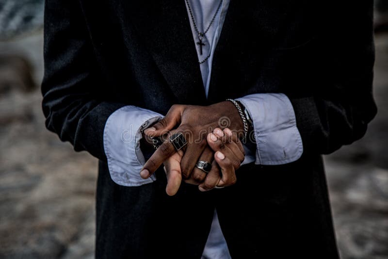 A Guide to wear Rings for Men: What Rings Mean on Each Finger