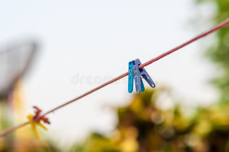 Clothesline, clothespin, εικόνα φόντου στοκ φωτογραφία με δικαίωμα ελεύθερης χρήσης Clothesline, clothespin, εικόνα φόντου στοκ φωτογραφία με δικαίωμα ελεύθερης χρήσης