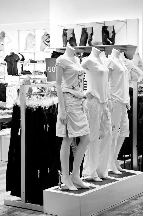 Black and white women's clothing store online