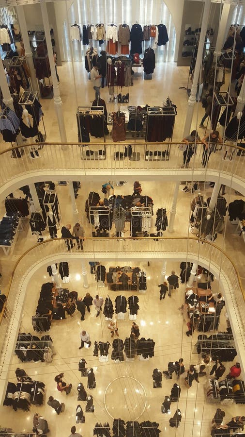 clothing stort lager inre arkivfoto clothing stort lager inre arkivfoto