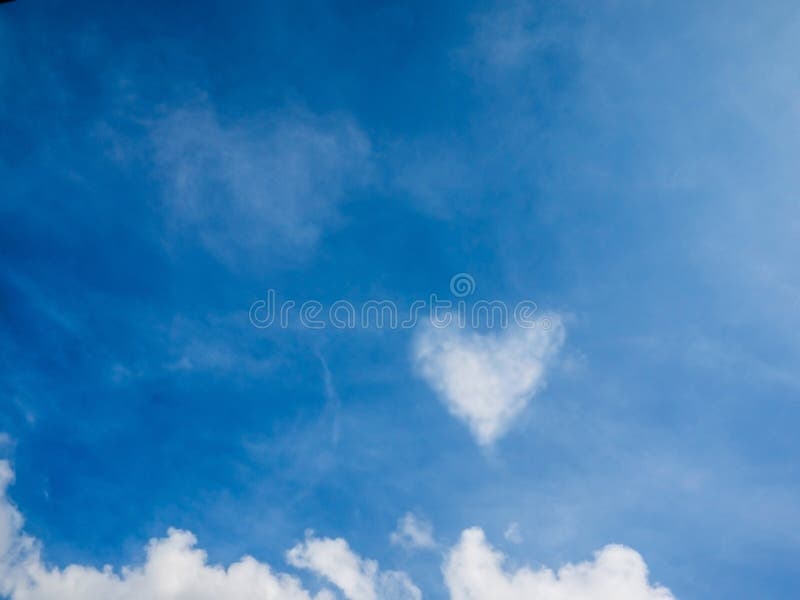 Cloud look like heart on the blue sky on sunshine day royalty free stock images Cloud look like heart on the blue sky on sunshine day royalty free stock images