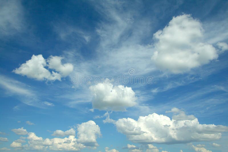 Nubes sobre el el cielo.